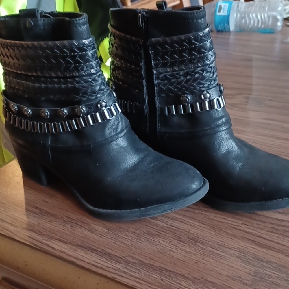 Invito embellished boots